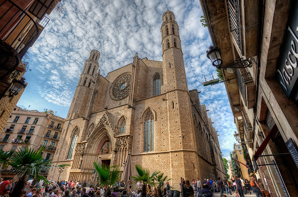 Beautiful view oth Santa Maria del Mar in Barcelona - excursionmaster.com